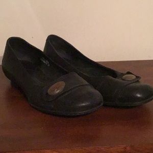 Born black shoe with wood detail